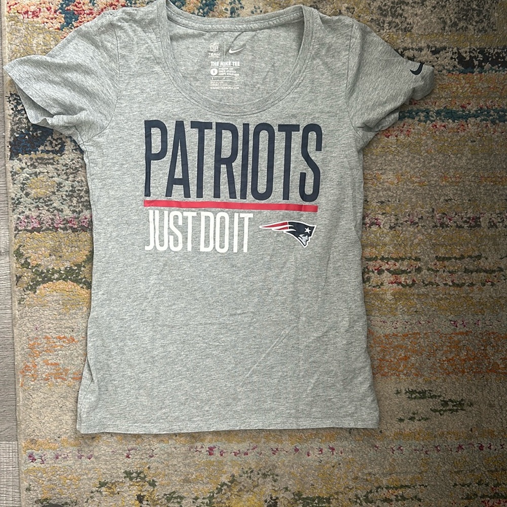 New England patriots women’s Nike tee